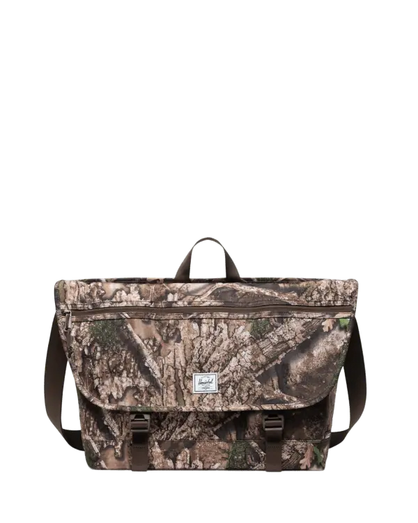 An image of the Realtree® Cove Messenger in APX™ Camo