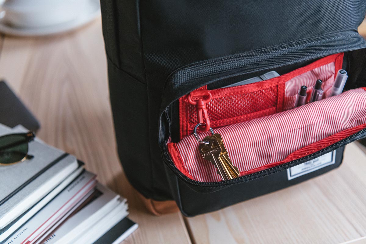 Front pocket organizer keeps keys, pens and other small essentials organized and easily accessible