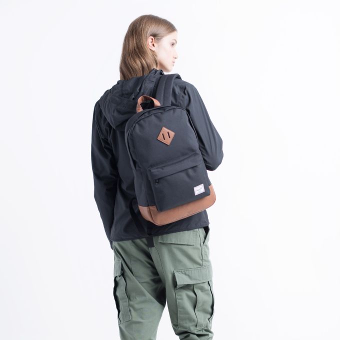 herschel heritage backpack size