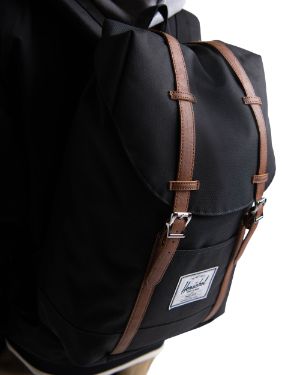 herschel supply co retreat backpack in black with rubberised straps